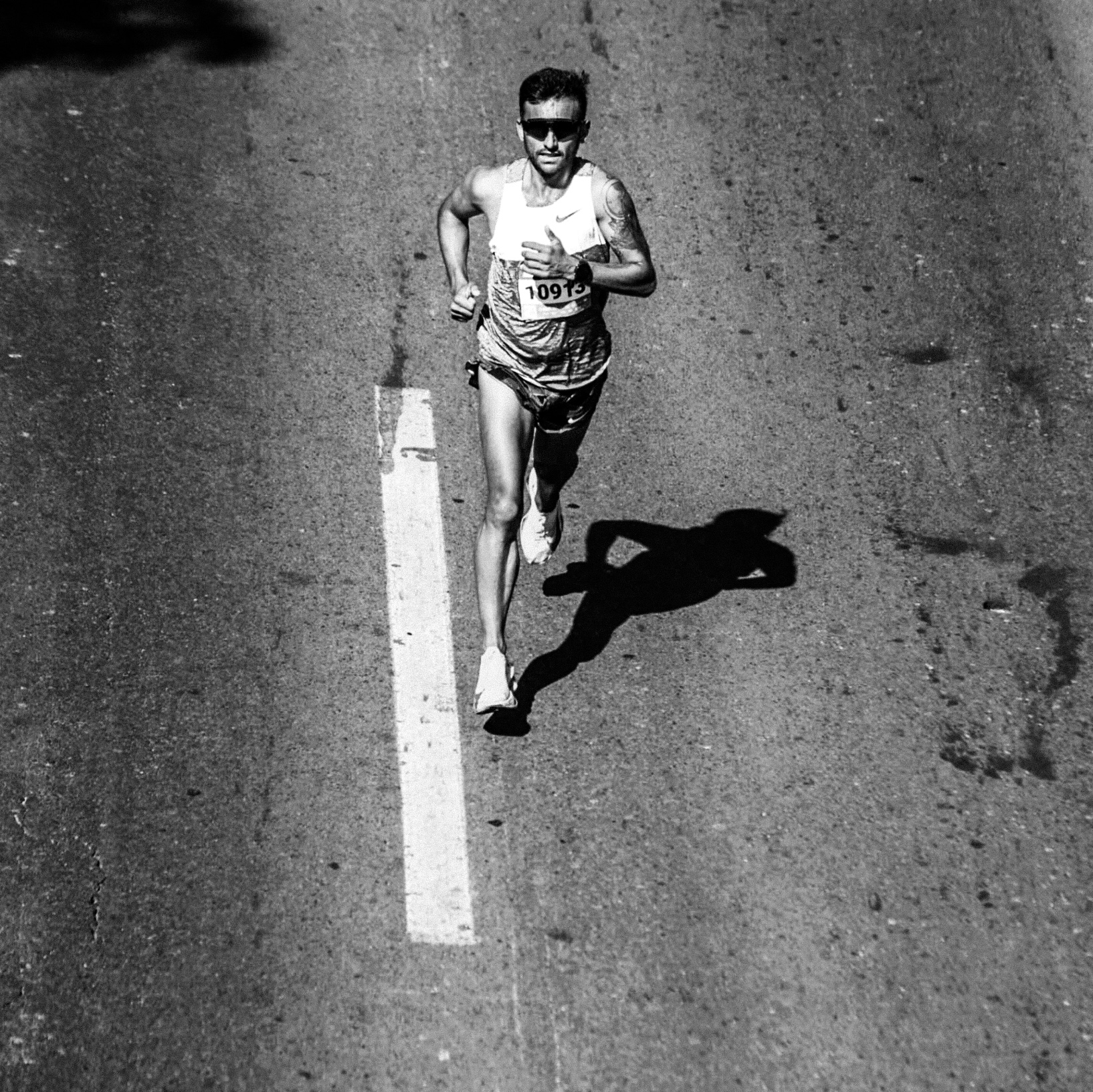 Corredor de maratón en plena competencia
