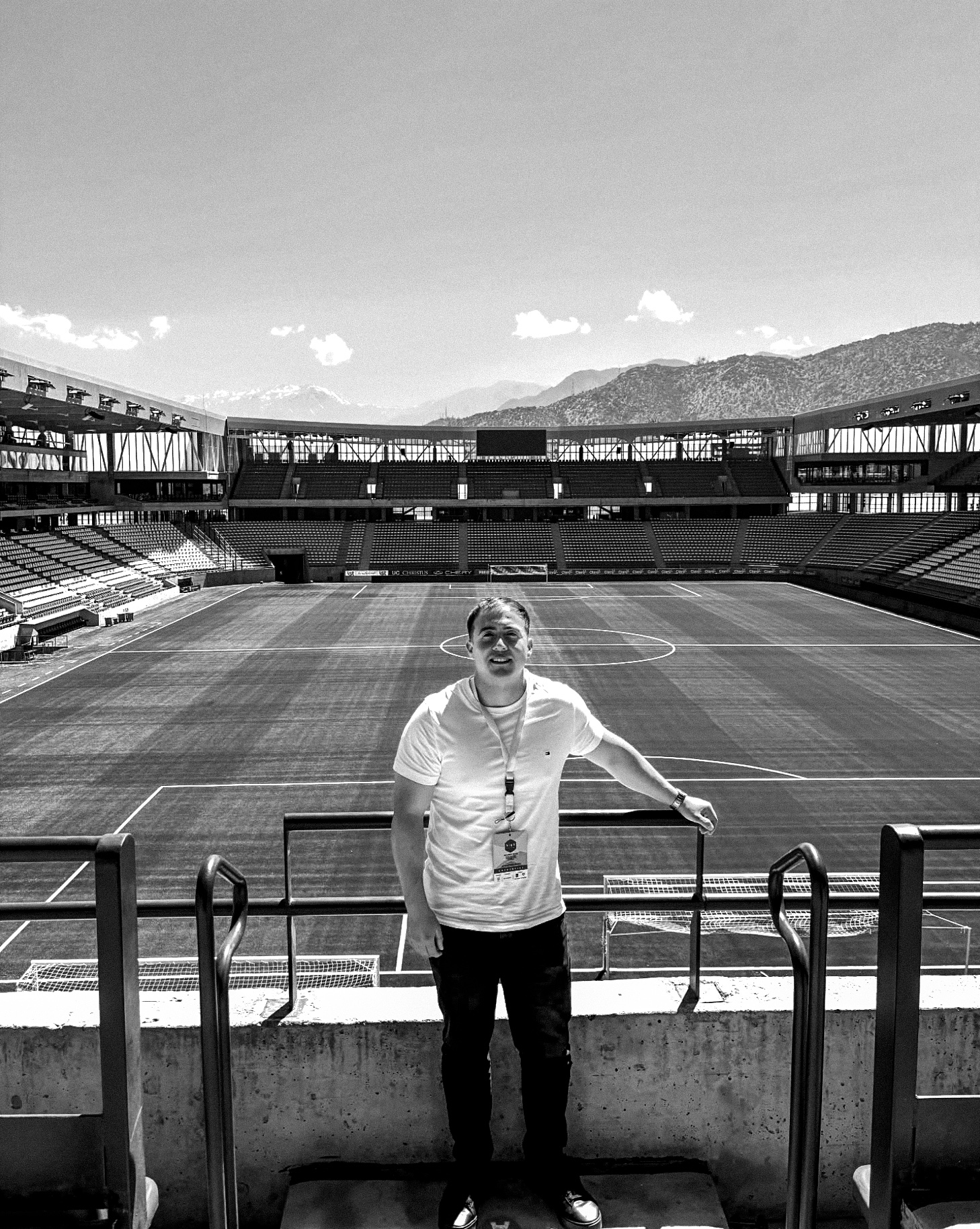 Mario en estadio deportivo internacional